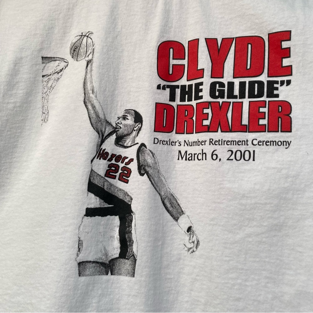 2001 Clyde Drexler T-Shirt (men’s medium)